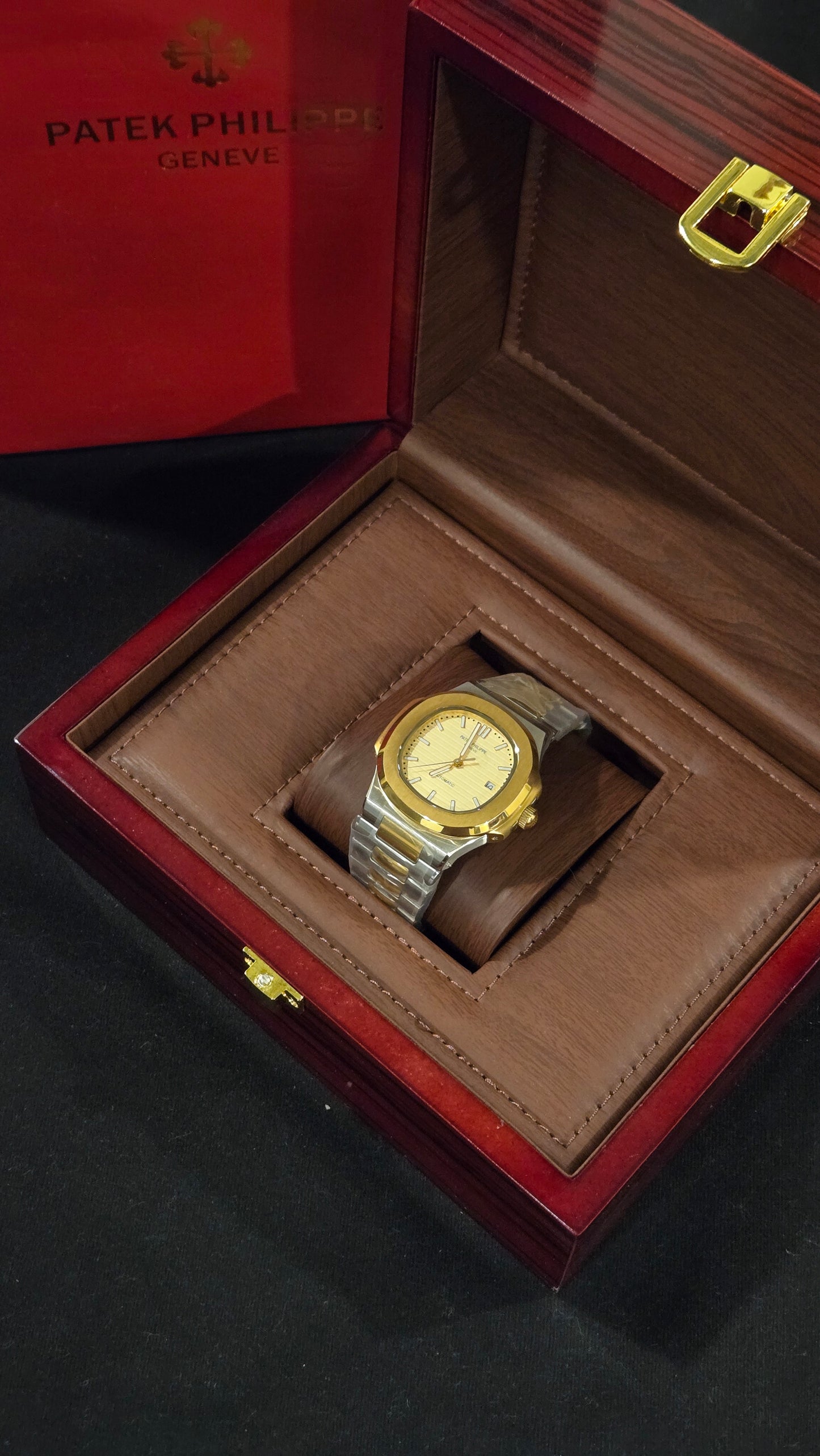 PATEK PHILIPPE - Nautilus TTG