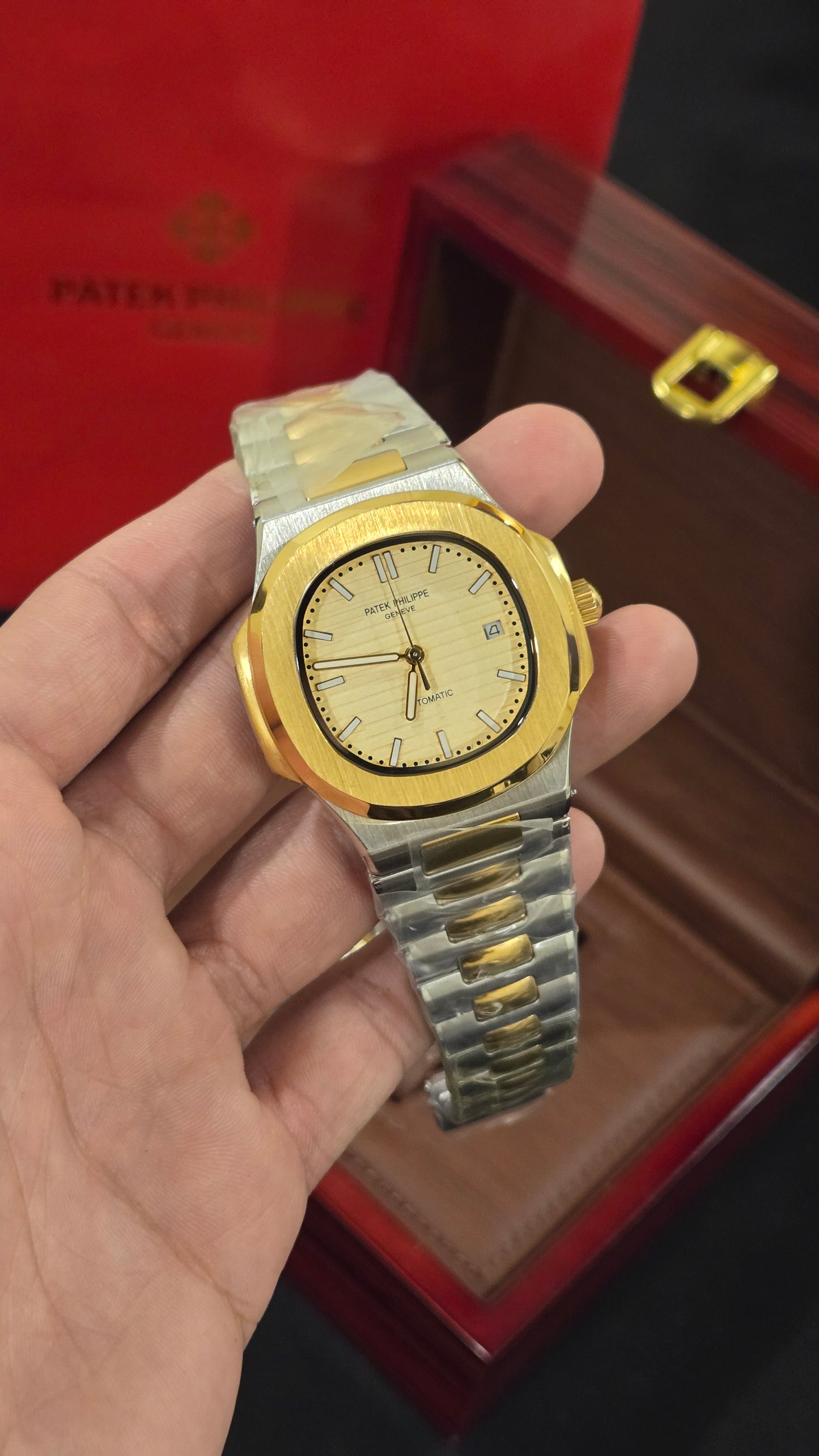 PATEK PHILIPPE - Nautilus TTG